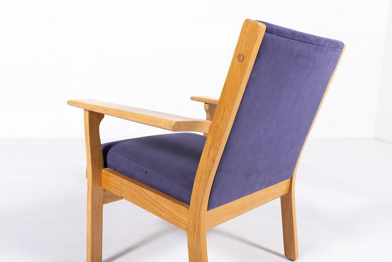 Poltrona di Hans Wegner per Getama in legno e tessuto, anni '80 11