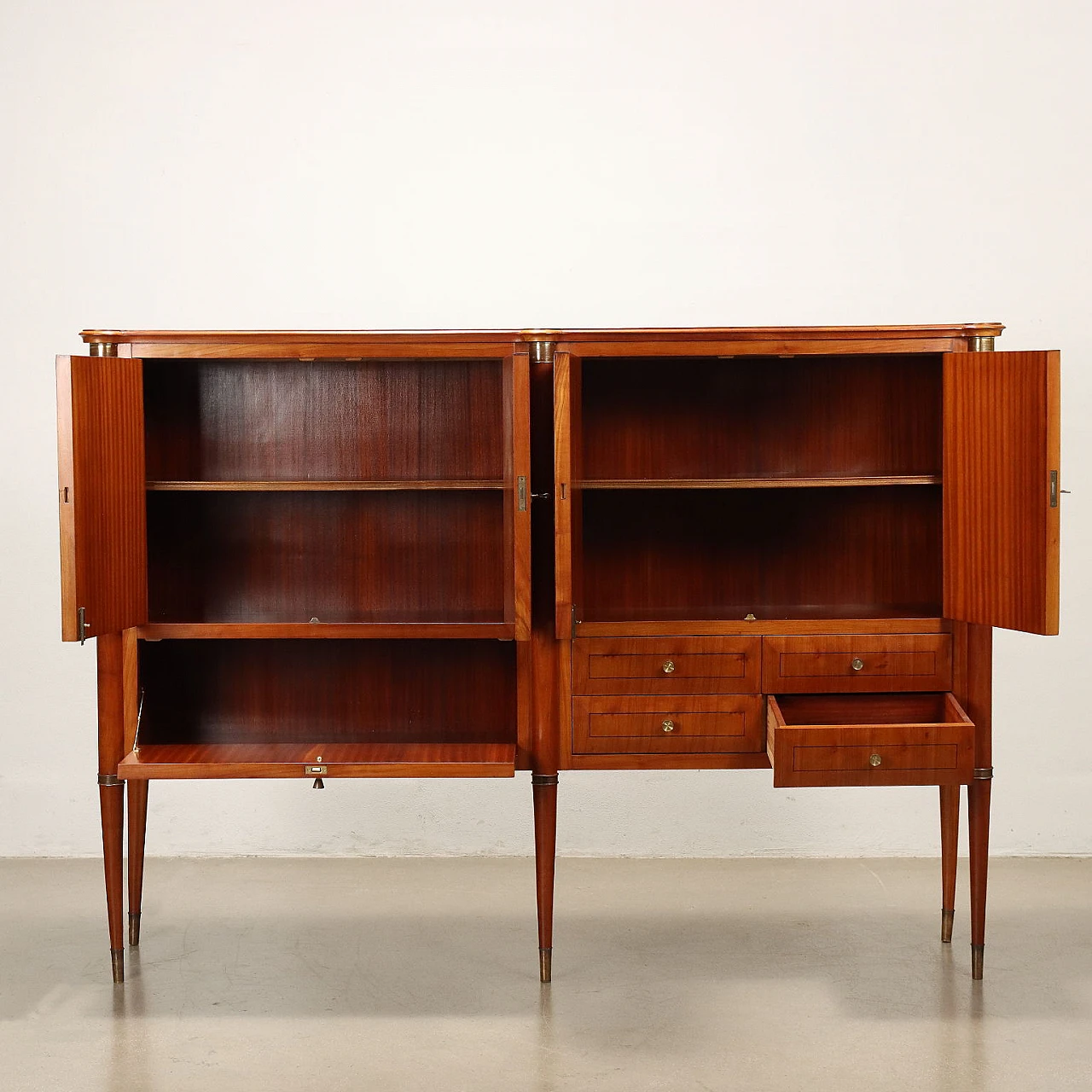 Credenza ad ante, ribalta e cassetti in ciliegio ed ottone, anni '50 3