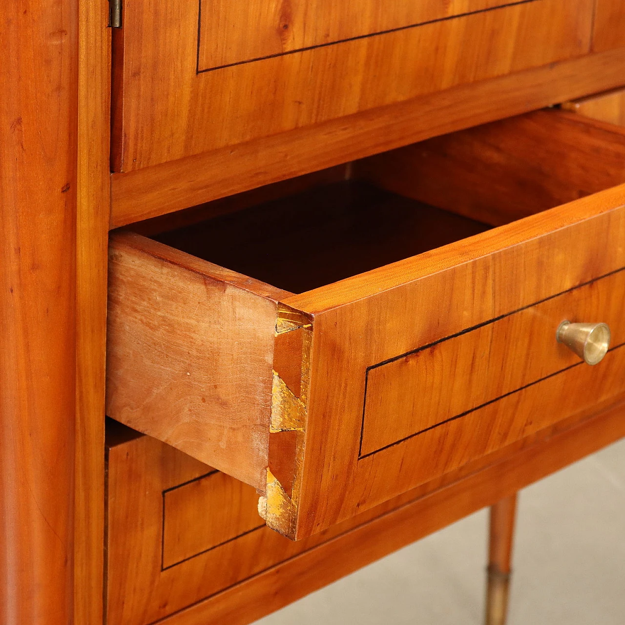 Credenza ad ante, ribalta e cassetti in ciliegio ed ottone, anni '50 8