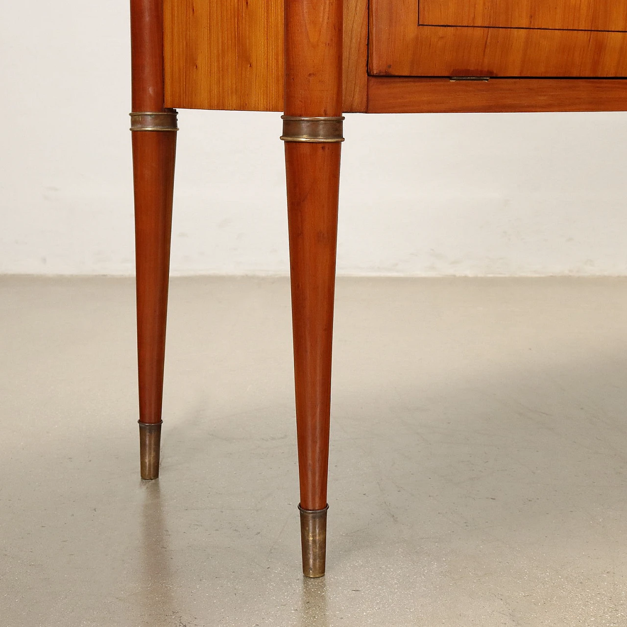 Credenza ad ante, ribalta e cassetti in ciliegio ed ottone, anni '50 9