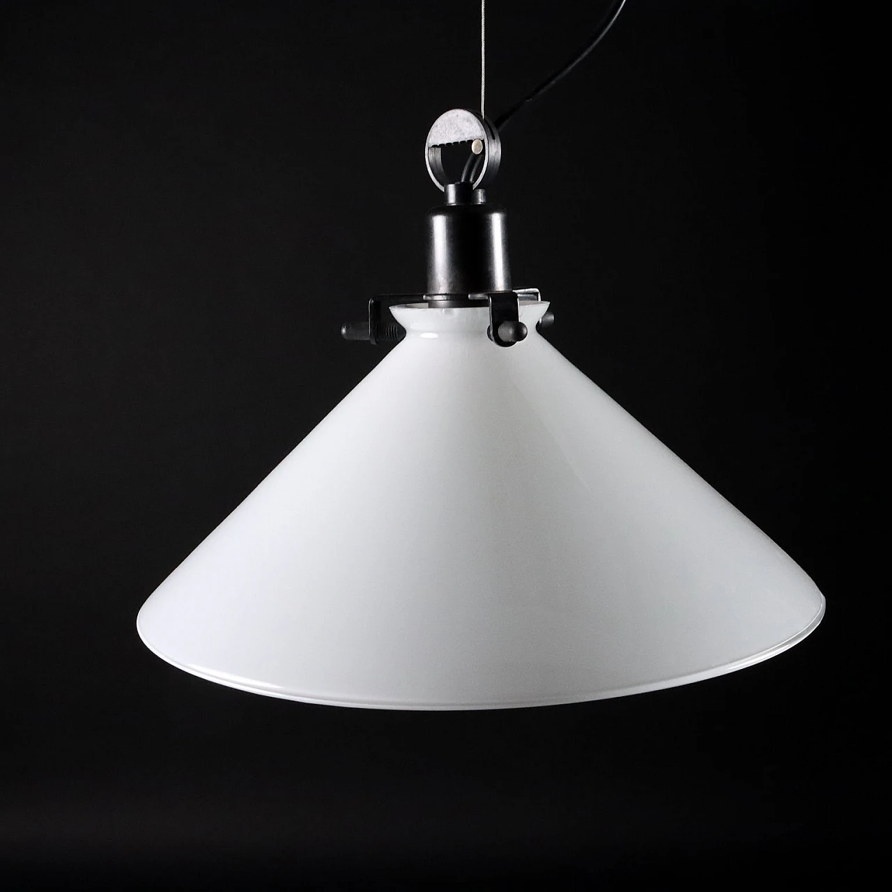 Lampadario in vetro bianco e metallo smaltato, anni '60 4