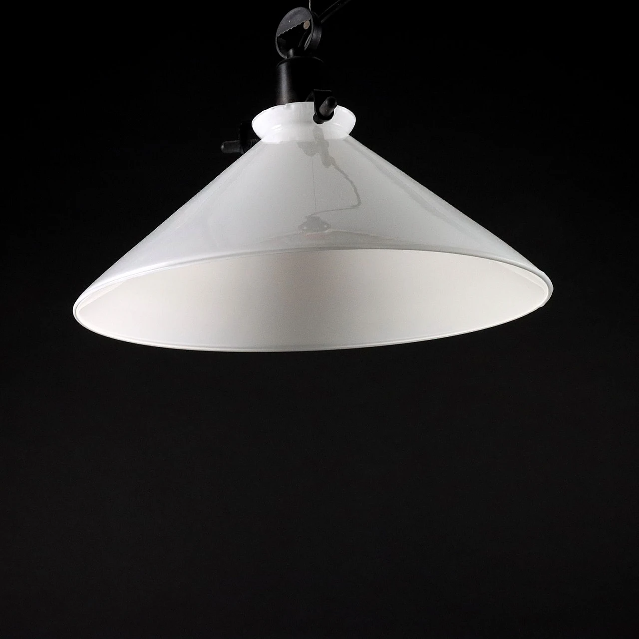 Lampadario in vetro bianco e metallo smaltato, anni '60 6