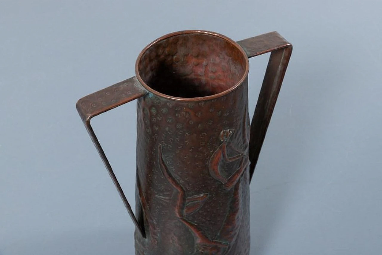 Vaso in rame sbalzato, anni '50 7