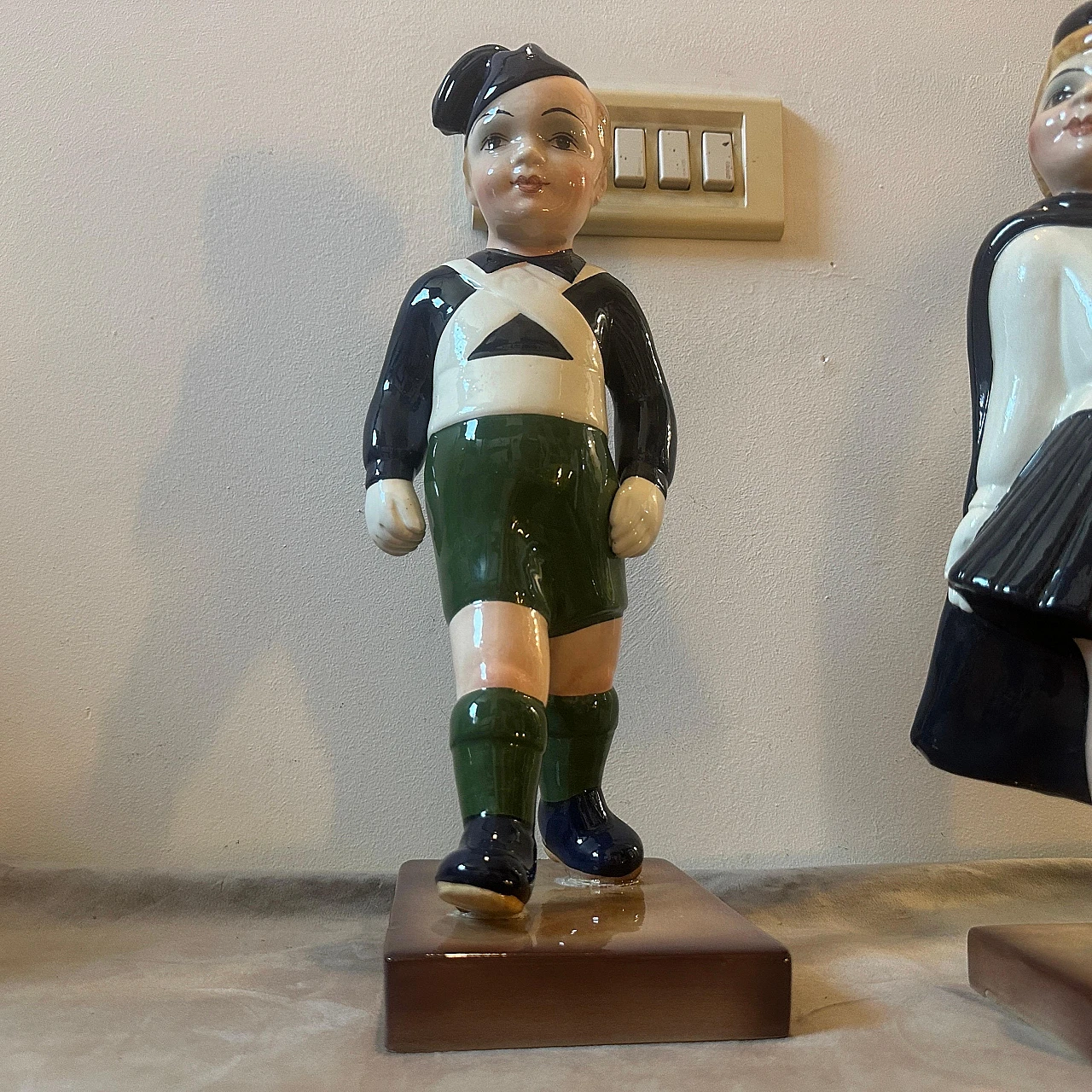 Coppia di figurine in ceramiche di Zen per Nove Vicenza, anni '30 11