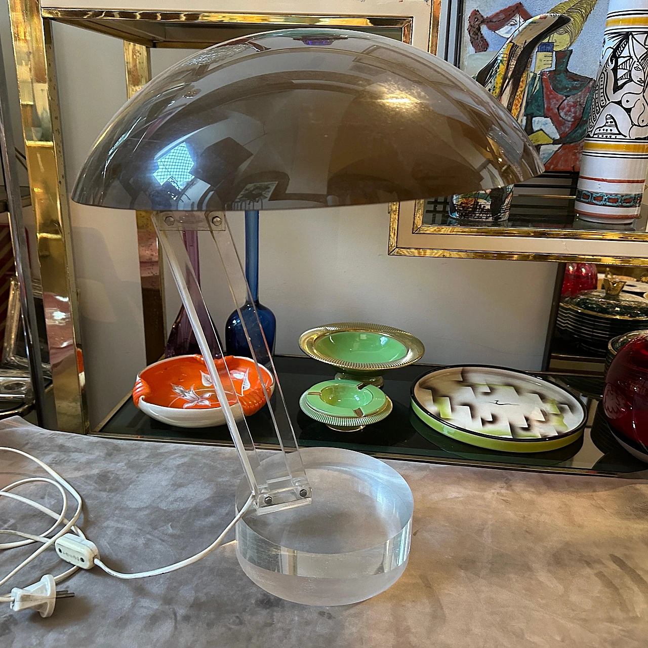 Lampada da tavolo in lucite trasparente e plastica marrone, anni '70 11