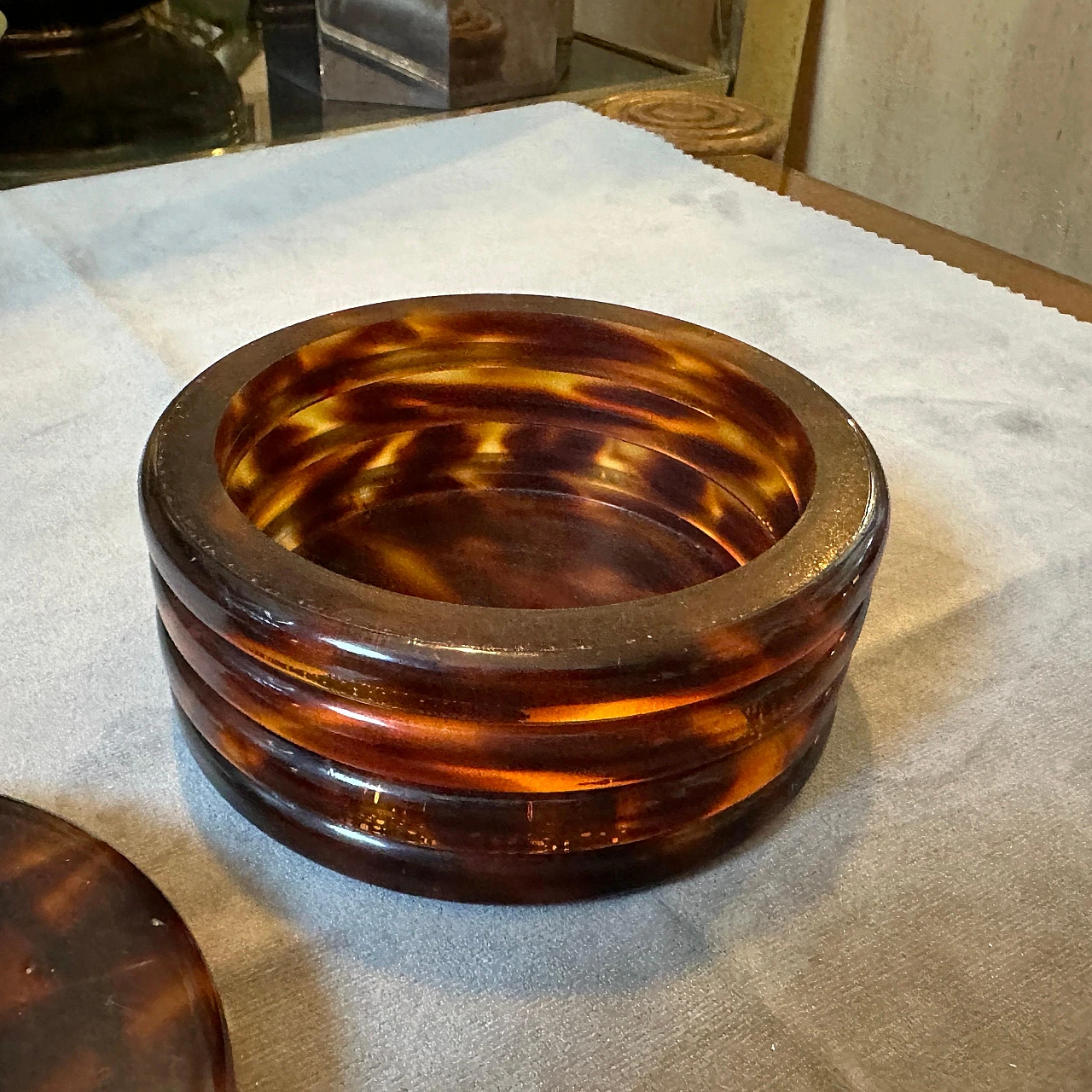 Portagioie rotonda in lucite tartarugata, anni '70 4