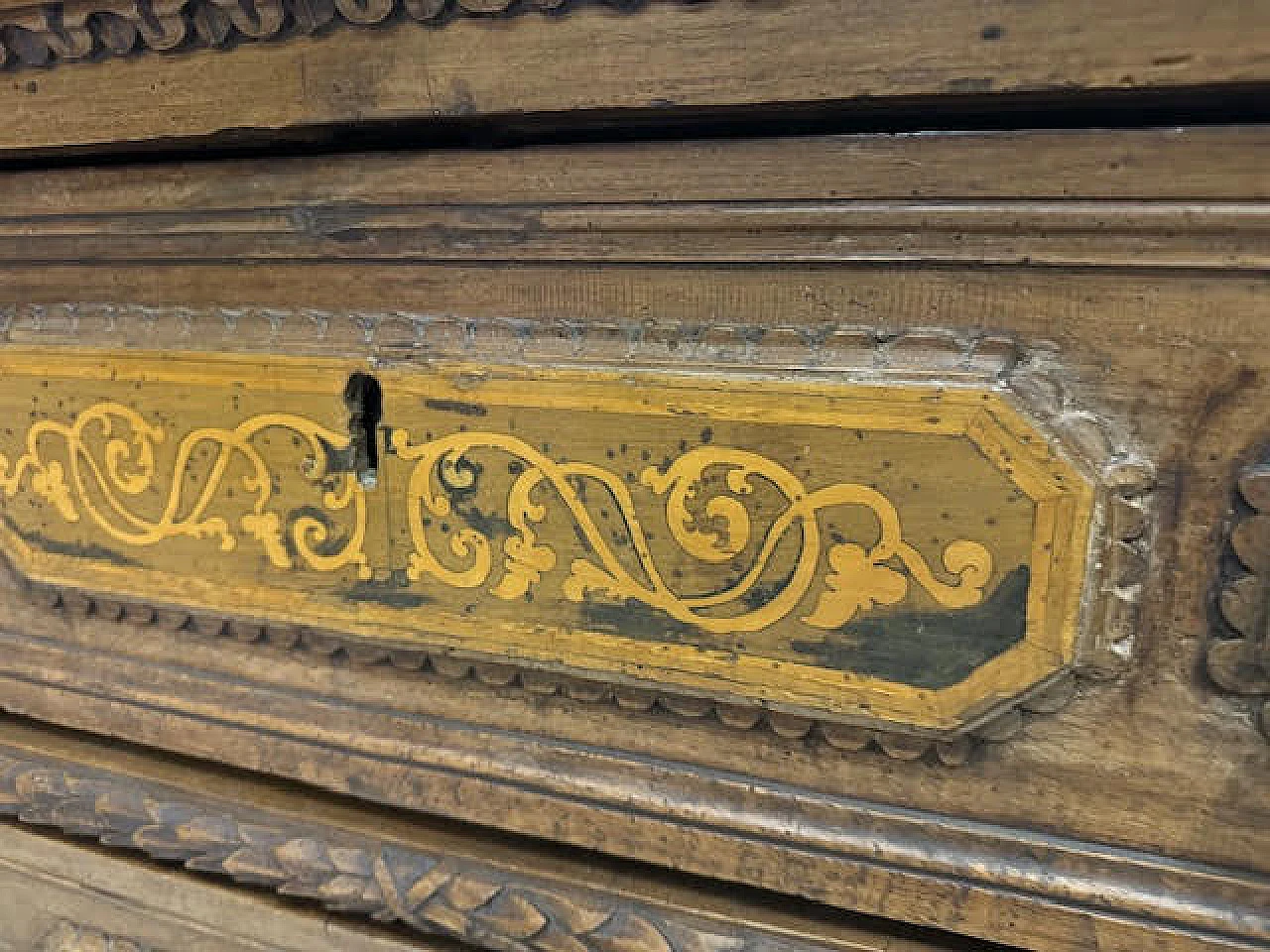 Bergamo walnut commode with inlays, 18th century 23