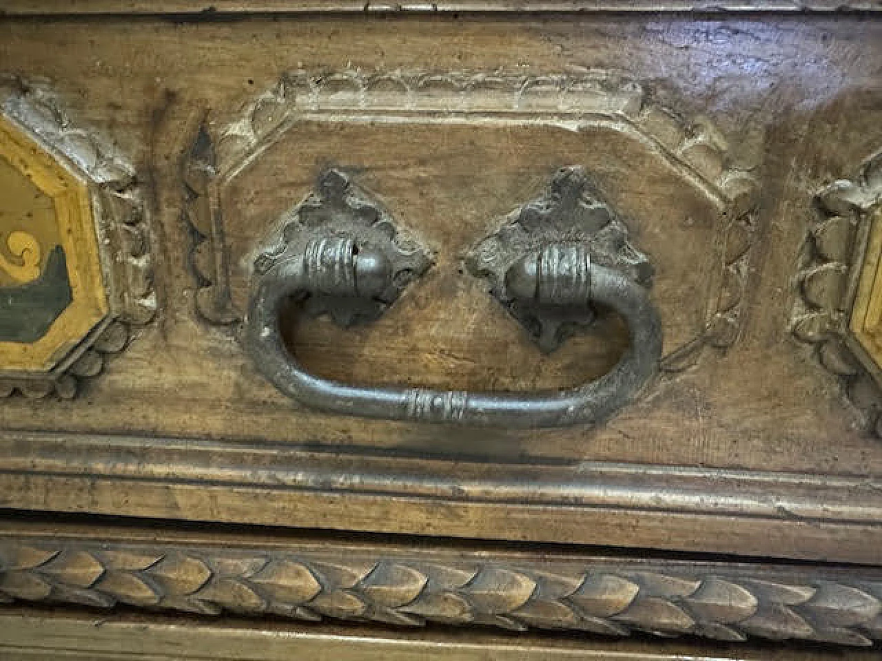 Bergamo walnut commode with inlays, 18th century 24