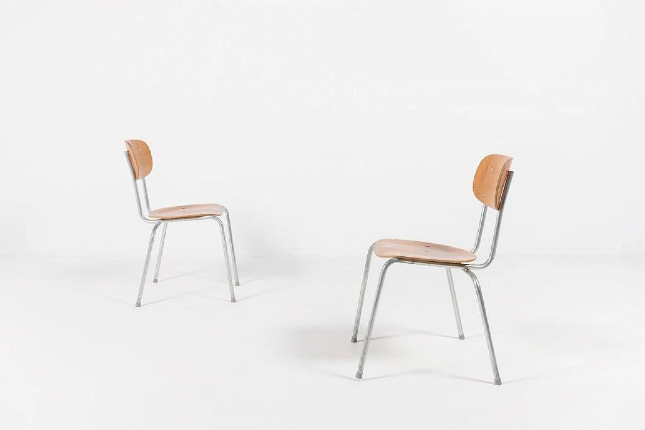 4 School chairs in aluminum and wood, 1960s 4