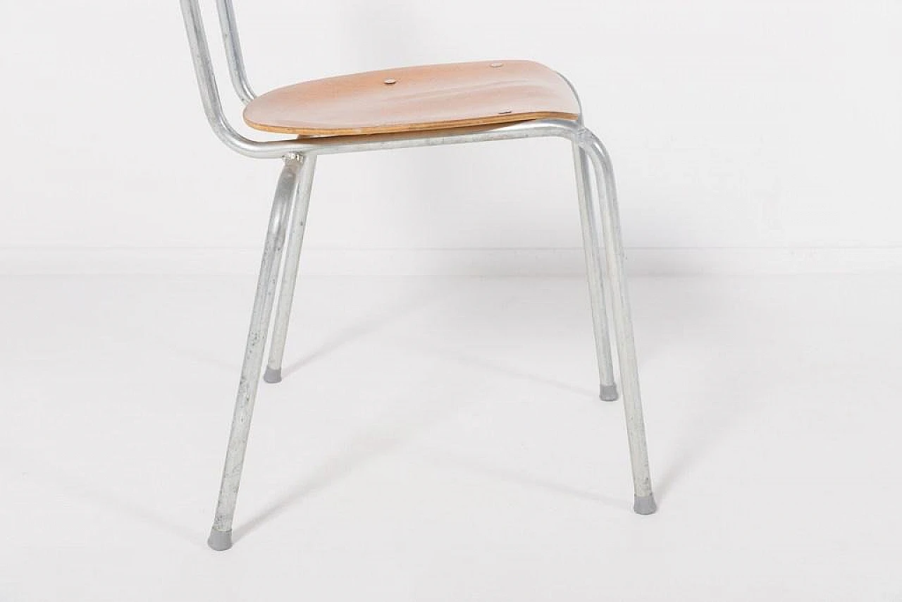 4 School chairs in aluminum and wood, 1960s 10