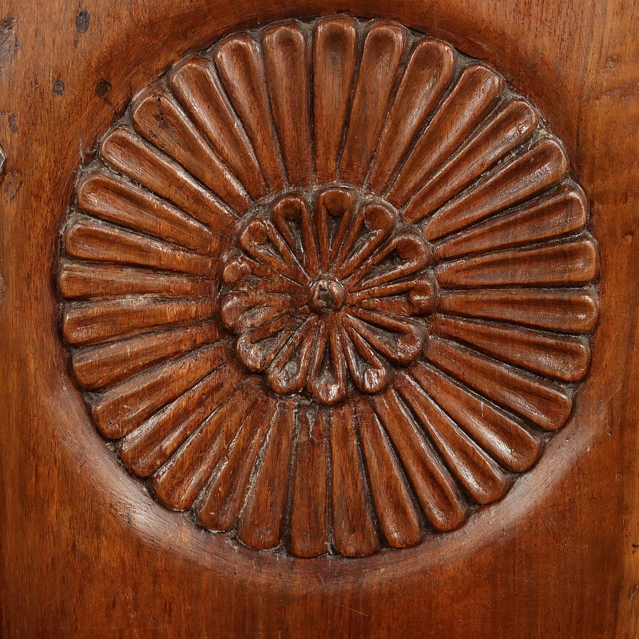 Walnut & chestnut kneeler with classical-style carvings, 18th century 6