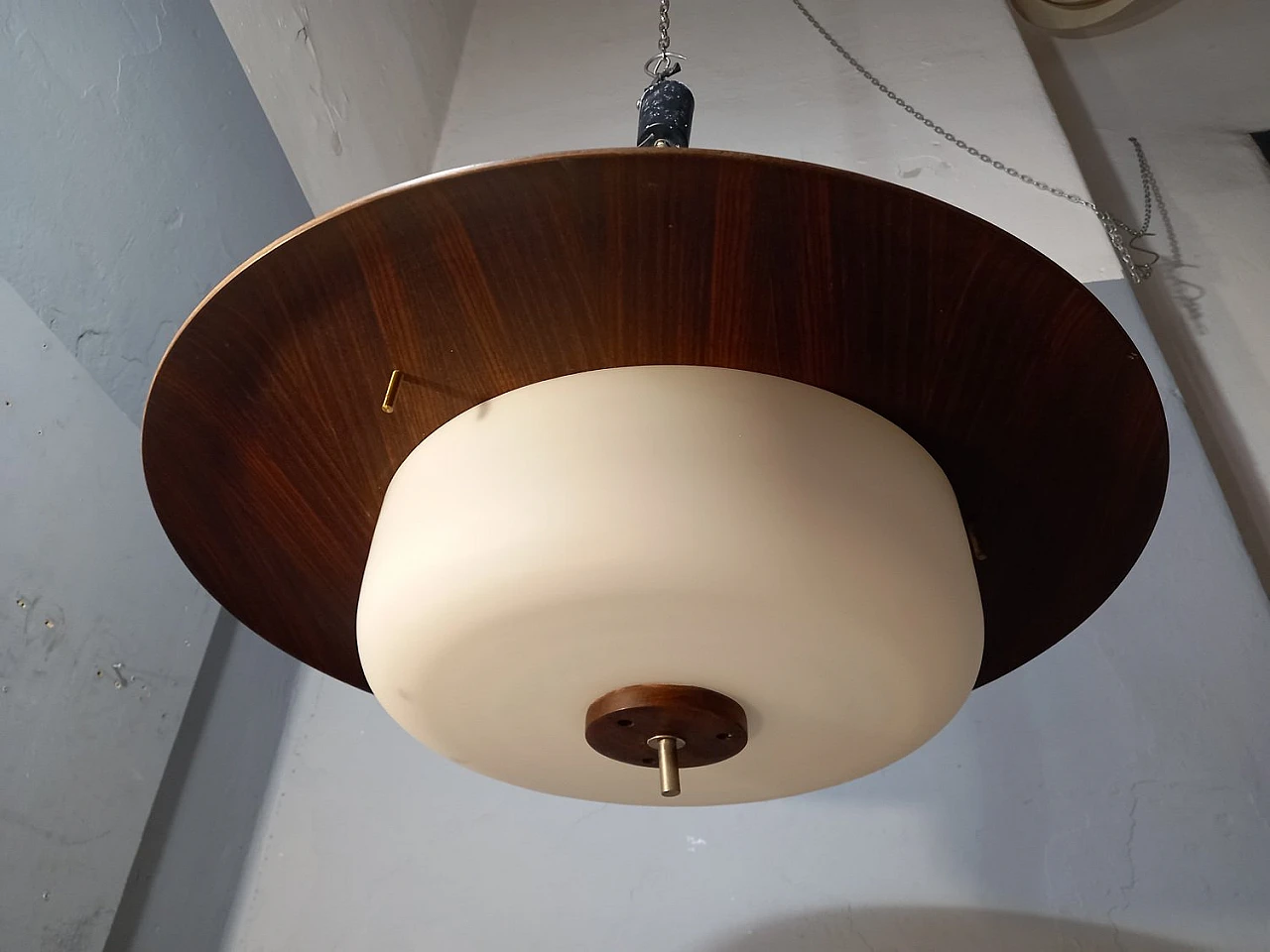 Lampada da soffitto in teak finemente curvato a vapore e vetro opalino di Goffredo Reggiani per Reggiani, anni '60 2