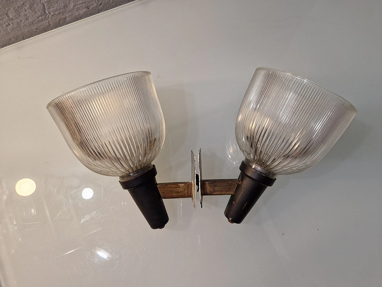 Lampade da parete in ottone con vetro scanalato di Fidenza Vetraria nello stile di Azucena, anni '50, set di 2 7