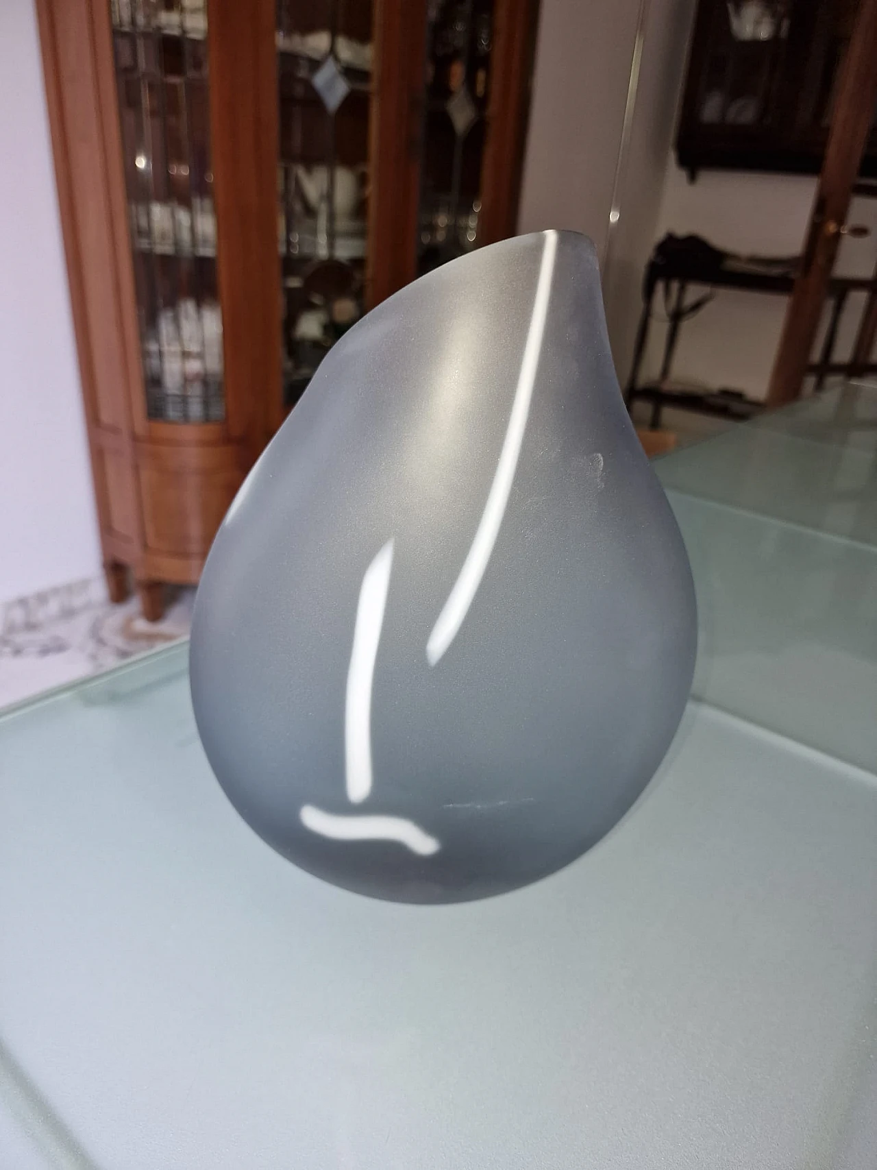 Vase in satin blown Murano glass with white veins 3