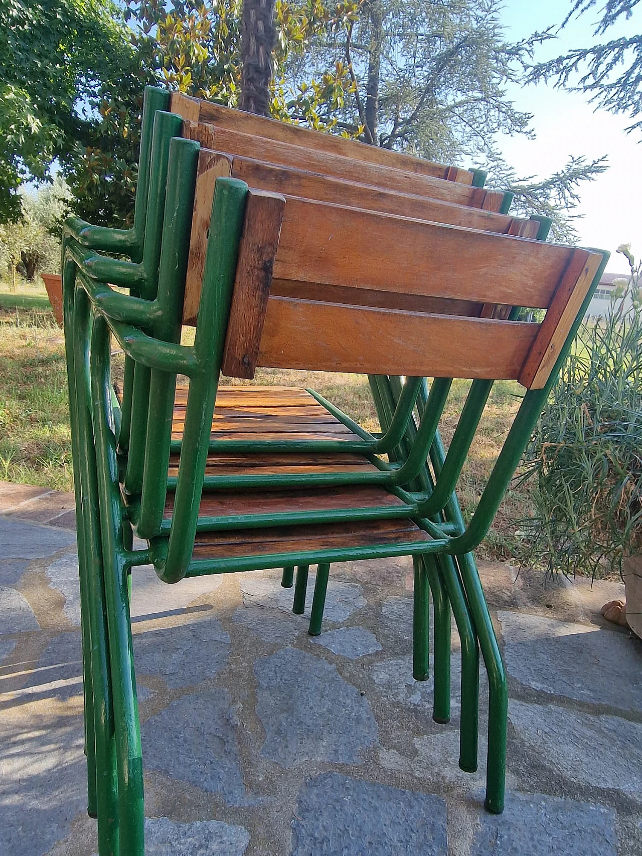 4 sedie bistrot impilabili in ferro e legno, anni ‘50 5