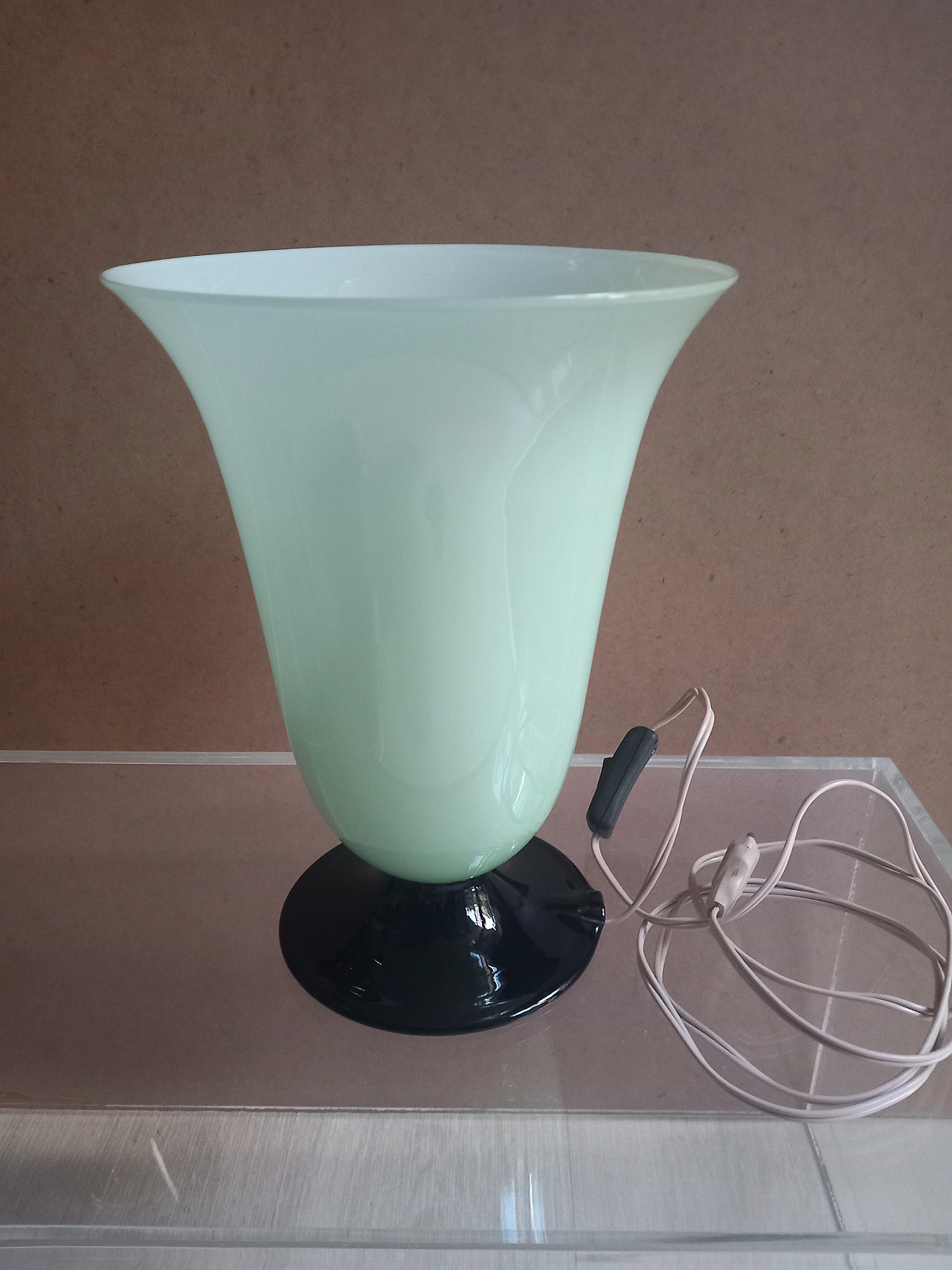 Lampada da tavolo in vetro di Murano verde con base nera, anni '60 2