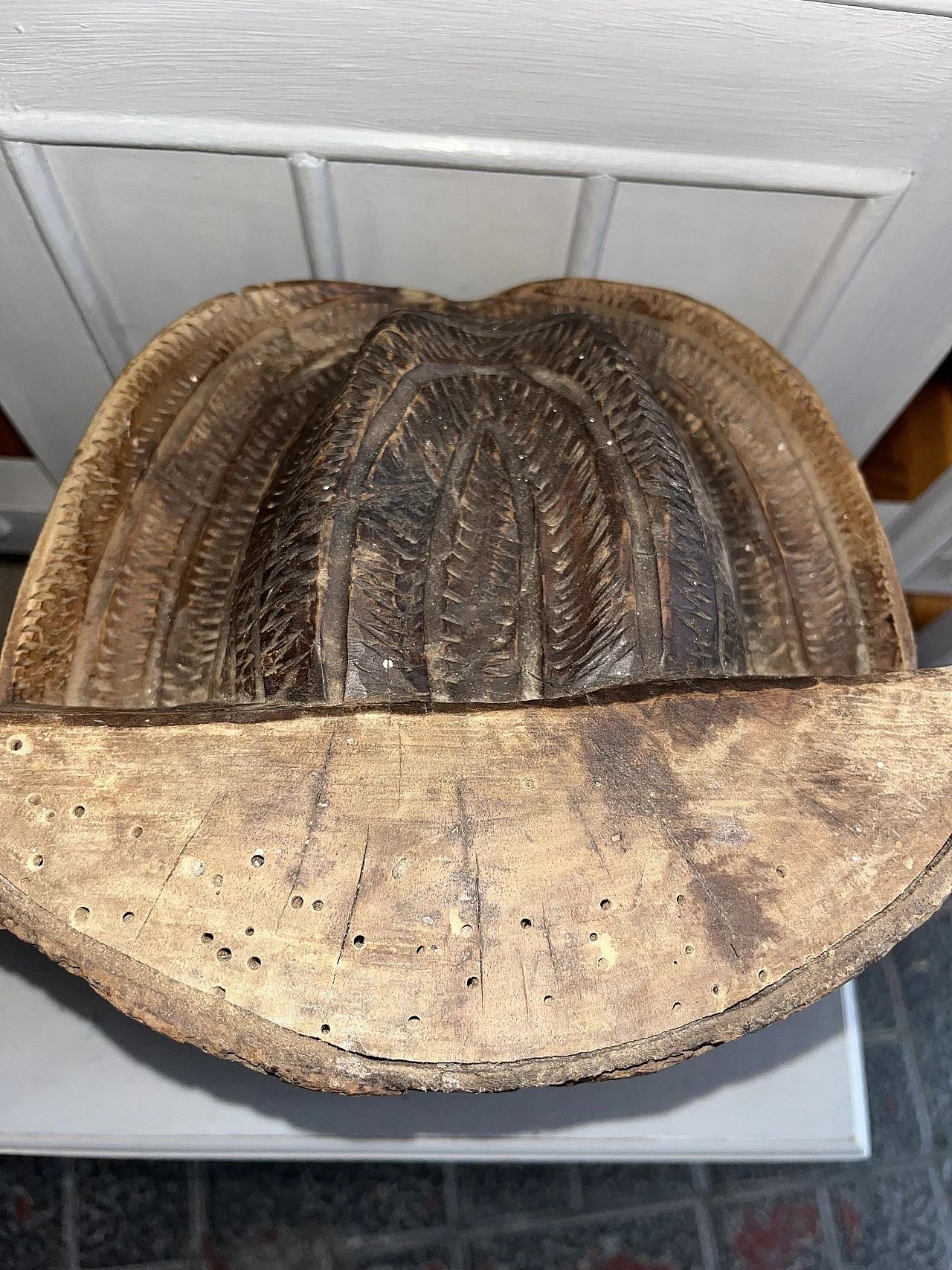 Elderly man with hat, hand carved wooden sculpture 4