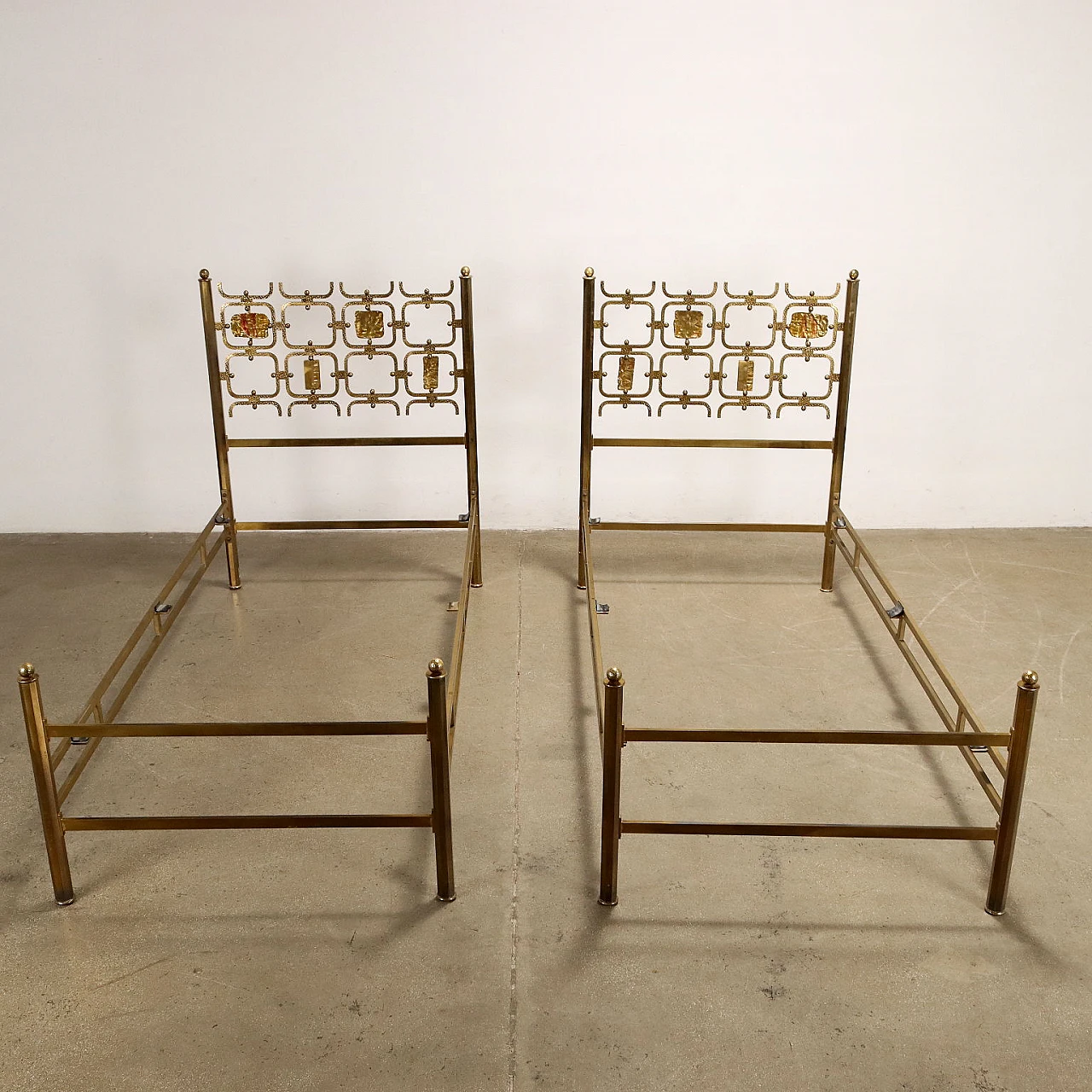 Pair of single beds in brass decorated with tiles, 1960s 3