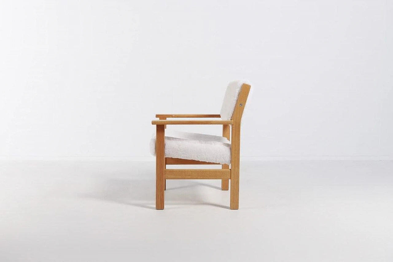 Poltrona in legno e tessuto di Hans Wegner per Getama, fine '900 3