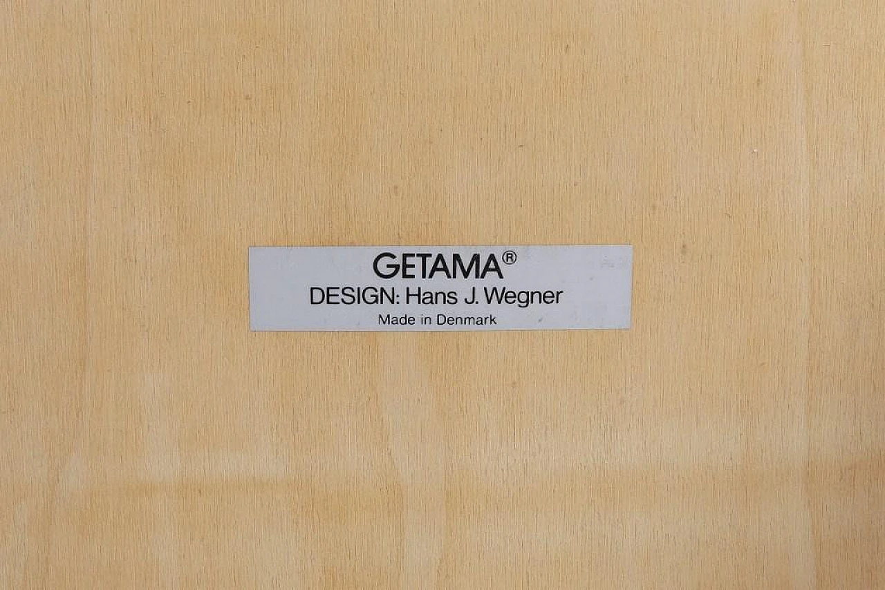 Poltrona in legno e tessuto di Hans Wegner per Getama, fine '900 11