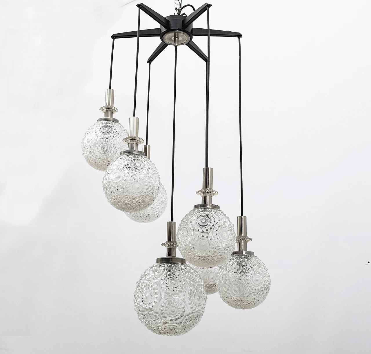 Cascade chandelier with chromed and black base & glass spheres 1