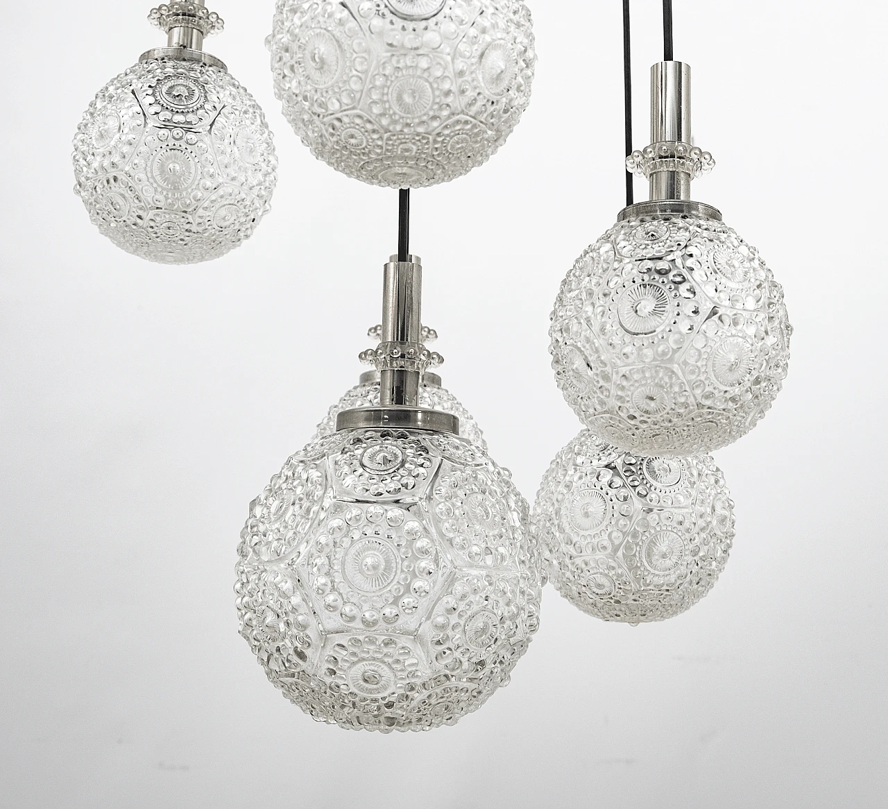 Cascade chandelier with chromed and black base & glass spheres 4