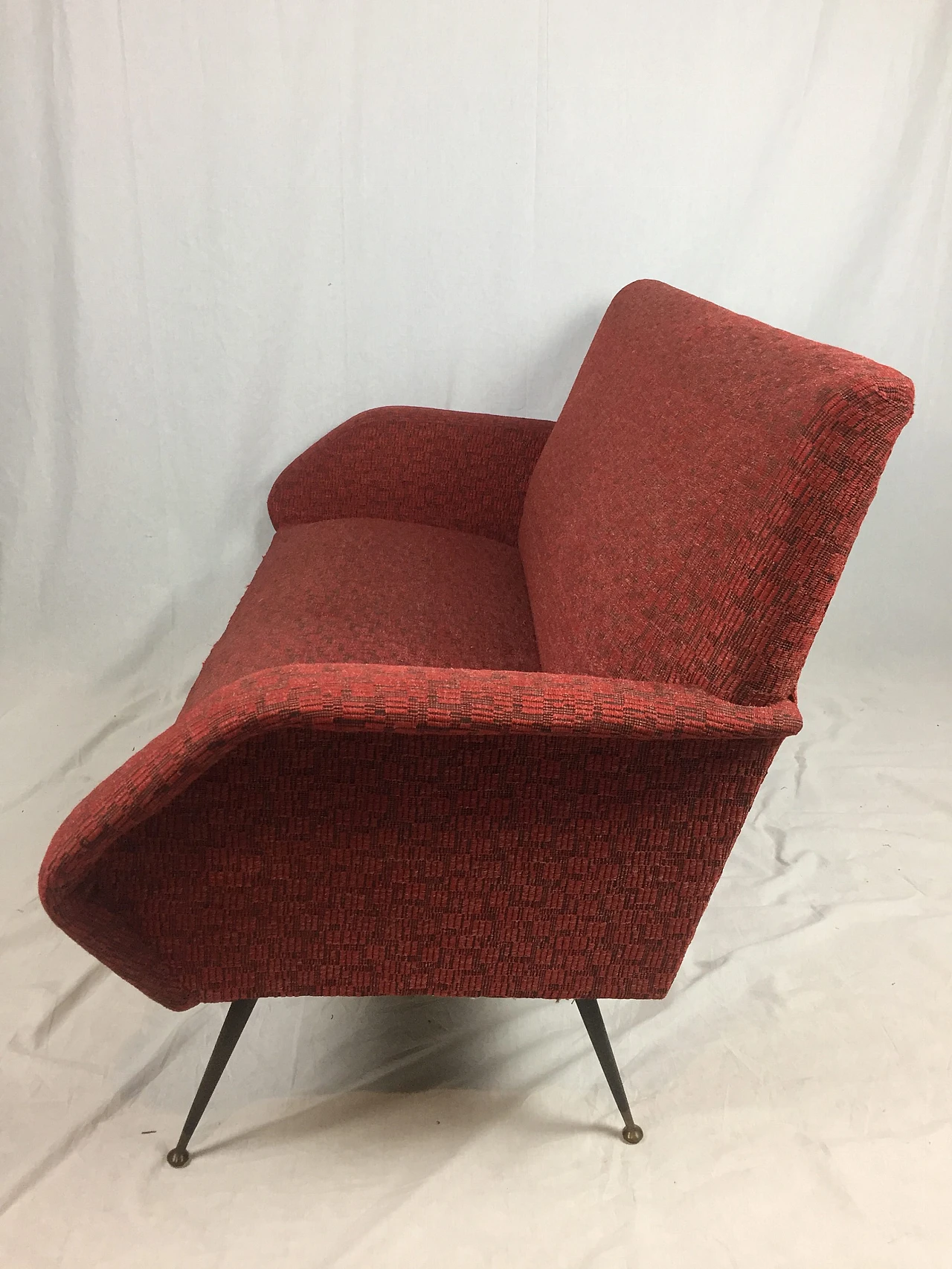 Two-seater sofa in red fabric & metal legs in G. Ponti style, 1960s 3