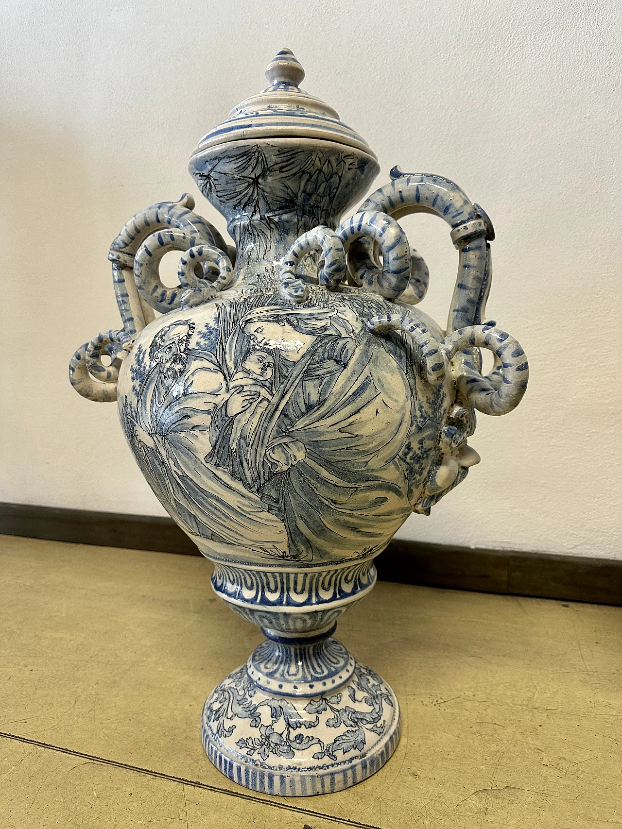 Pair of Albisola ceramic vases with snake handles, 19th century 11