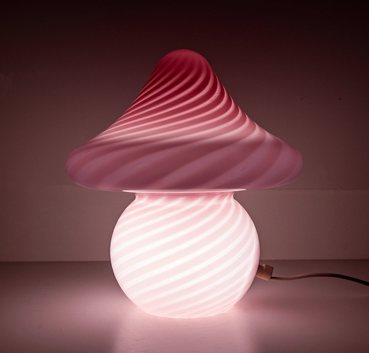 Fungo table lamp in pink Murano glass attributed to Venini, 1960s 4