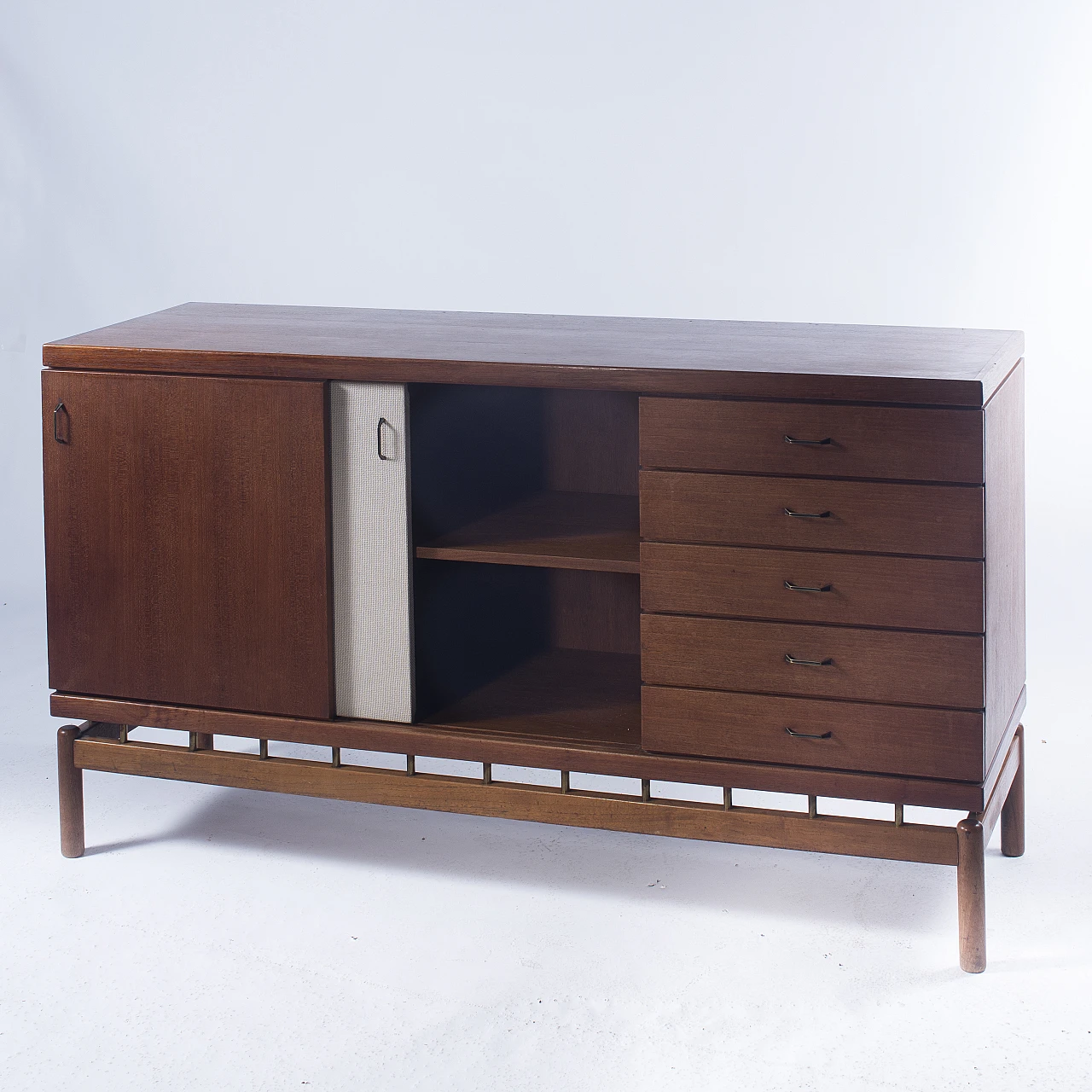 Credenza in teak e ottone di I. Tapiovaara da La Permanente, anni '50 2