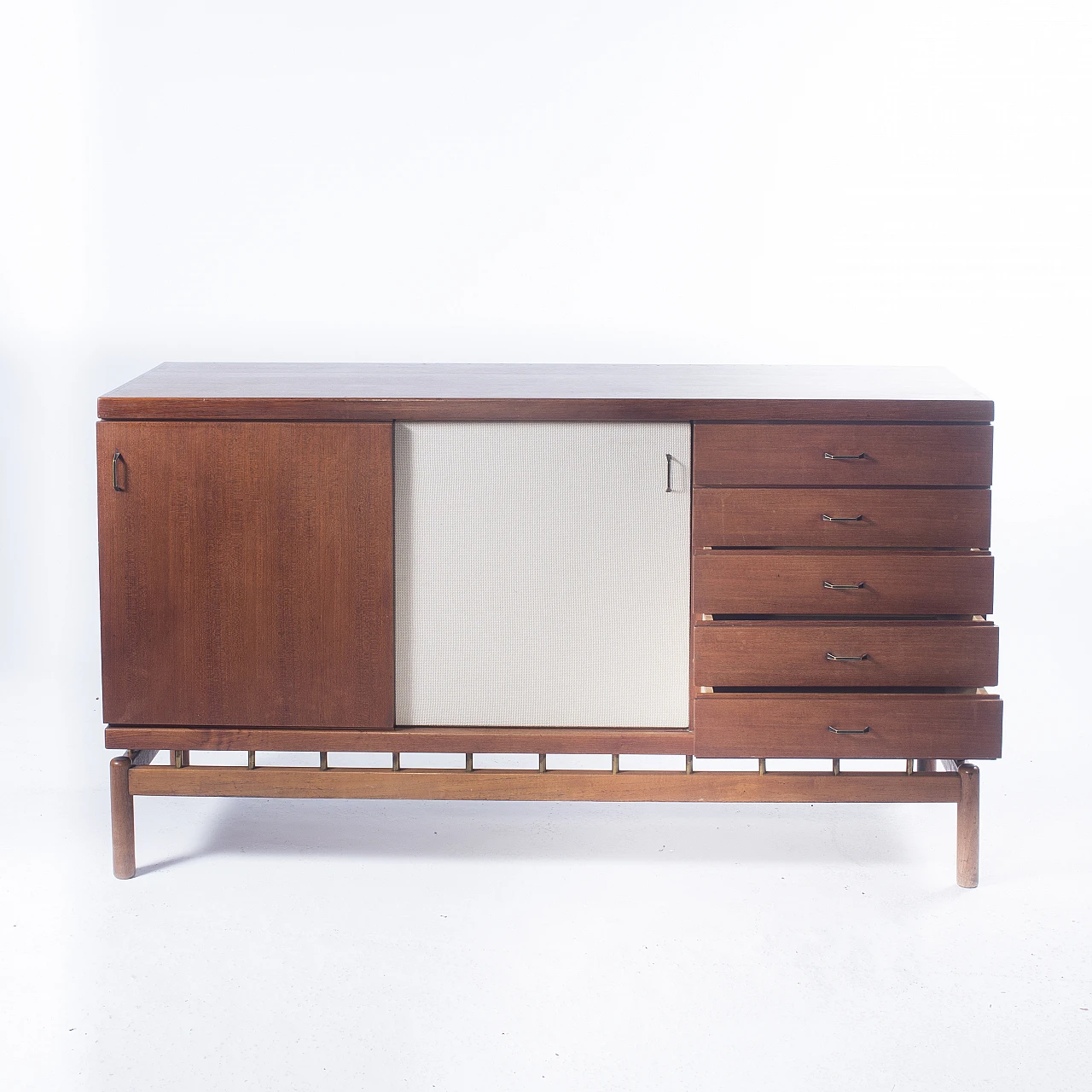 Credenza in teak e ottone di I. Tapiovaara da La Permanente, anni '50 3