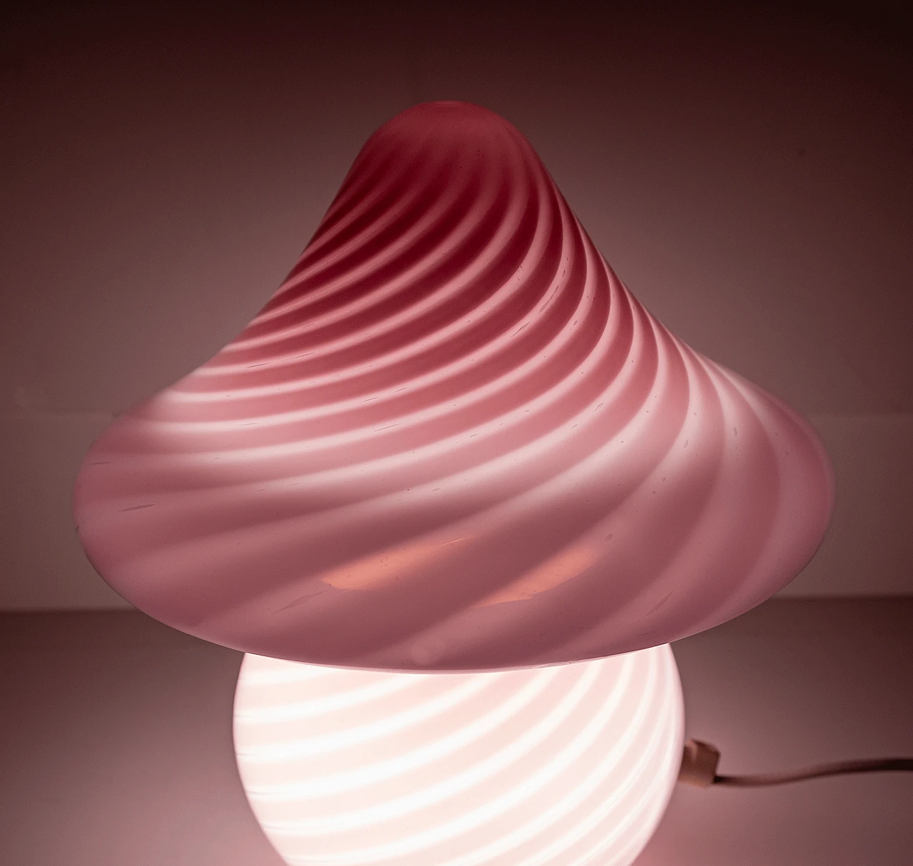 Fungo table lamp in pink Murano glass attributed to Venini, 1960s 5