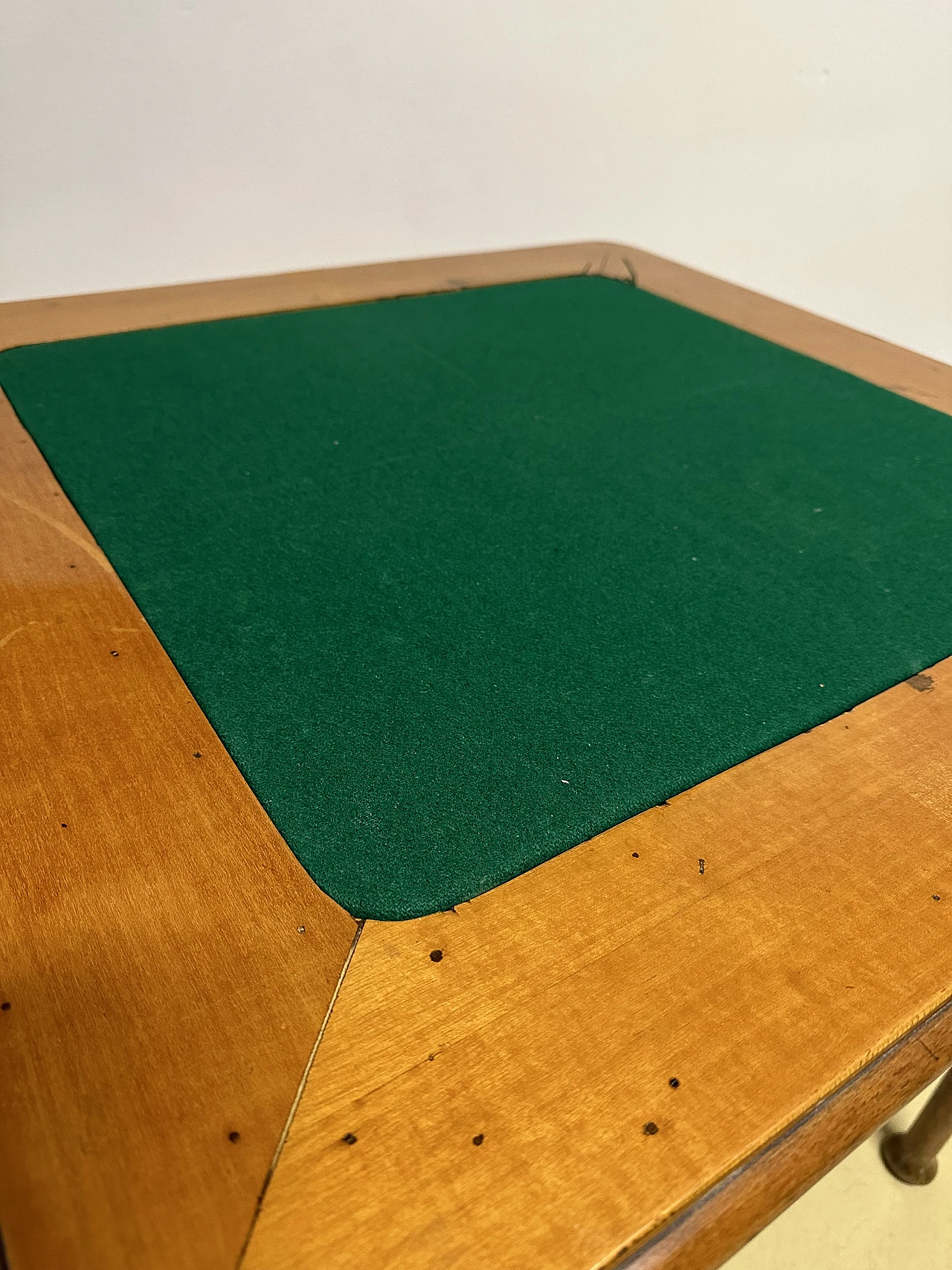 Tavolo da gioco in legno con scacchiera e tessuto verde, anni '30 12