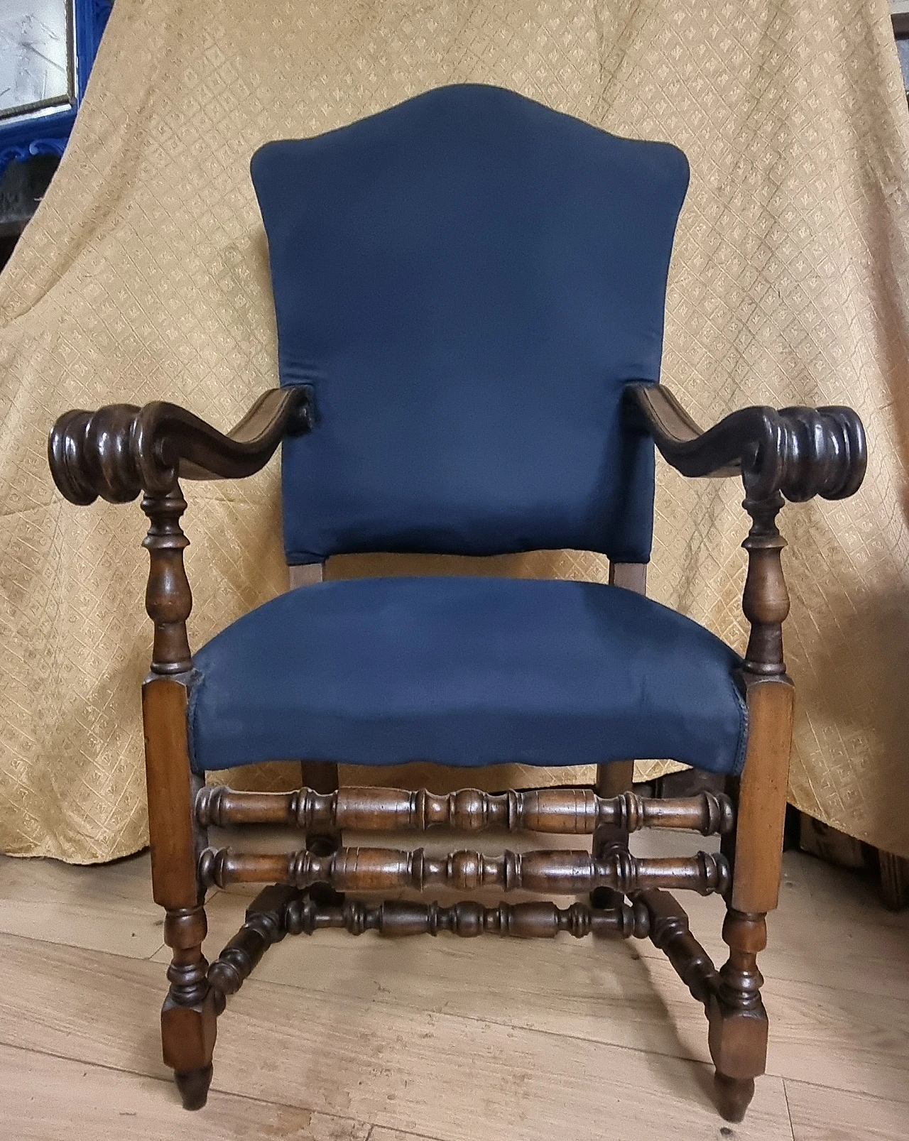 Walnut armchair in papal style, early 20th century 3