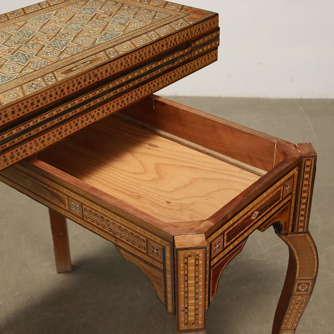 Mahogany veneer game table, inlaid in the certosina style 8