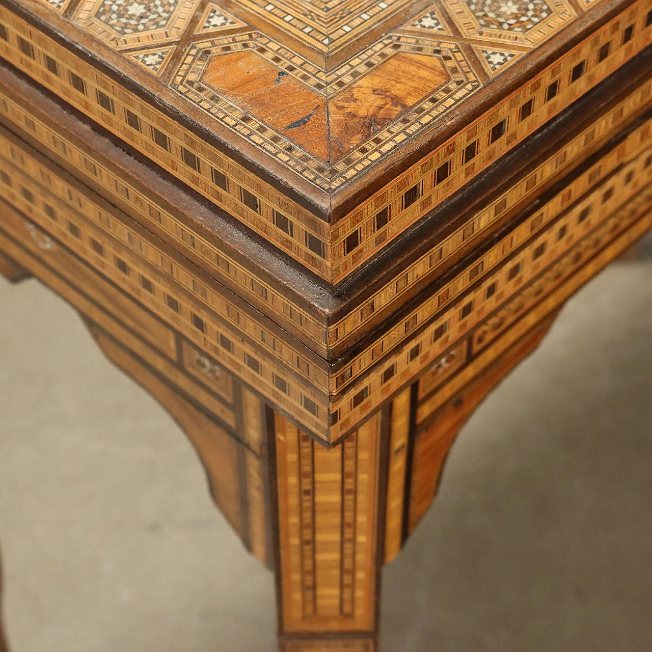 Mahogany veneer game table, inlaid in the certosina style 10