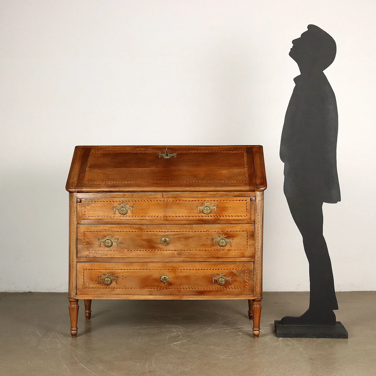 Walnut & spruce flap desk with drawers & truncated feet, 18th century 2