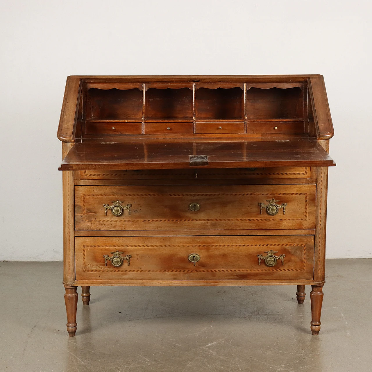 Walnut & spruce flap desk with drawers & truncated feet, 18th century 4