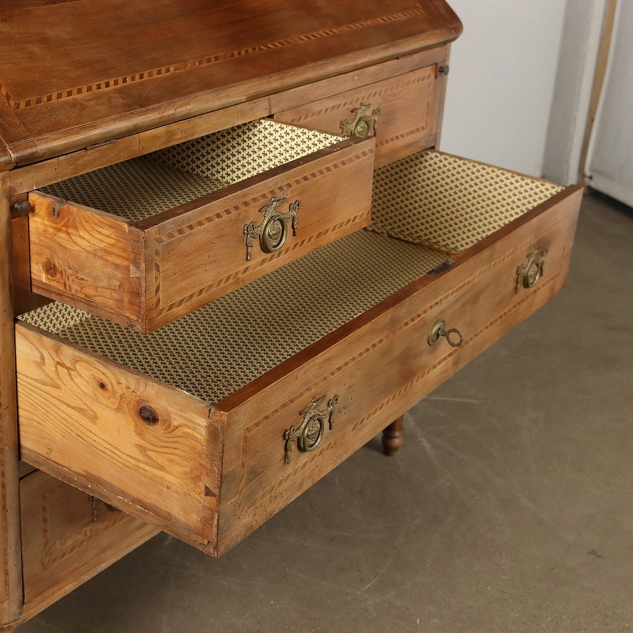 Walnut & spruce flap desk with drawers & truncated feet, 18th century 8