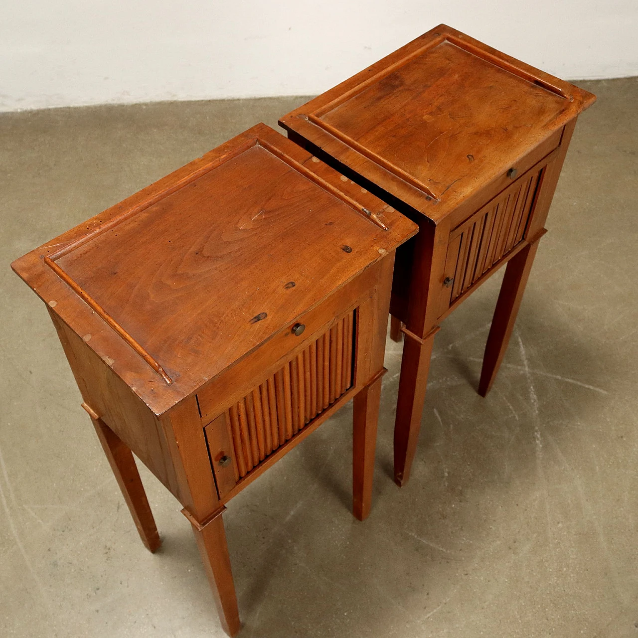 Pair of walnut Directoire nightstands with drawer & door, 18th century 4