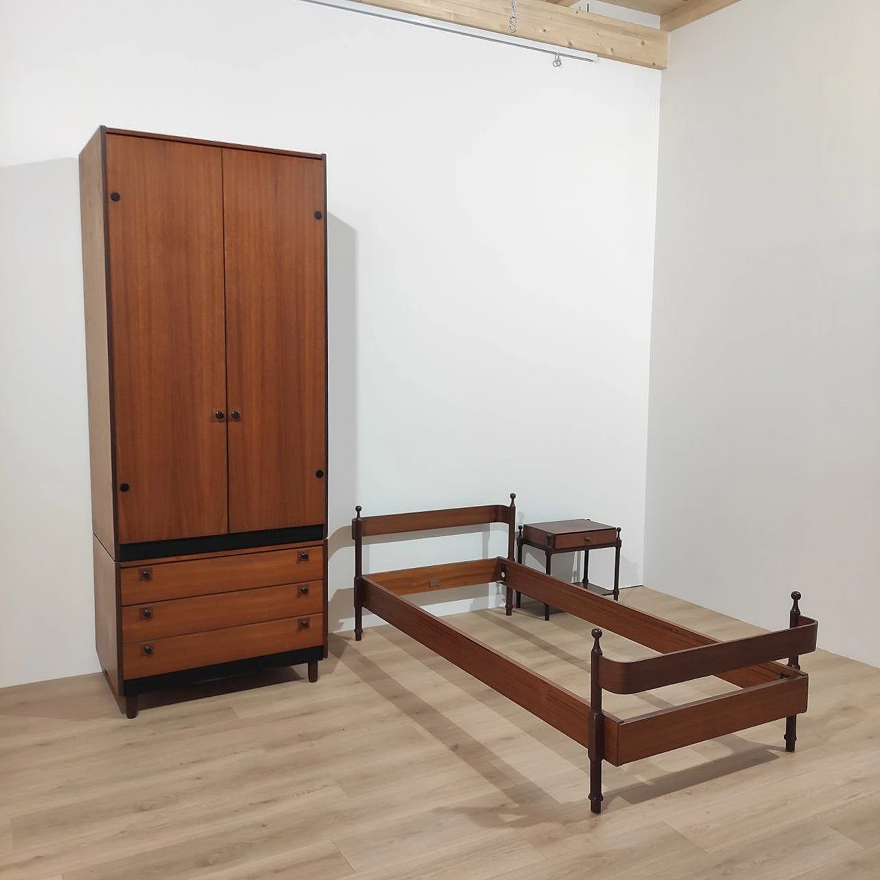 Letto con comodino e armadio in teak di F.lli Proserpio, anni '60 2