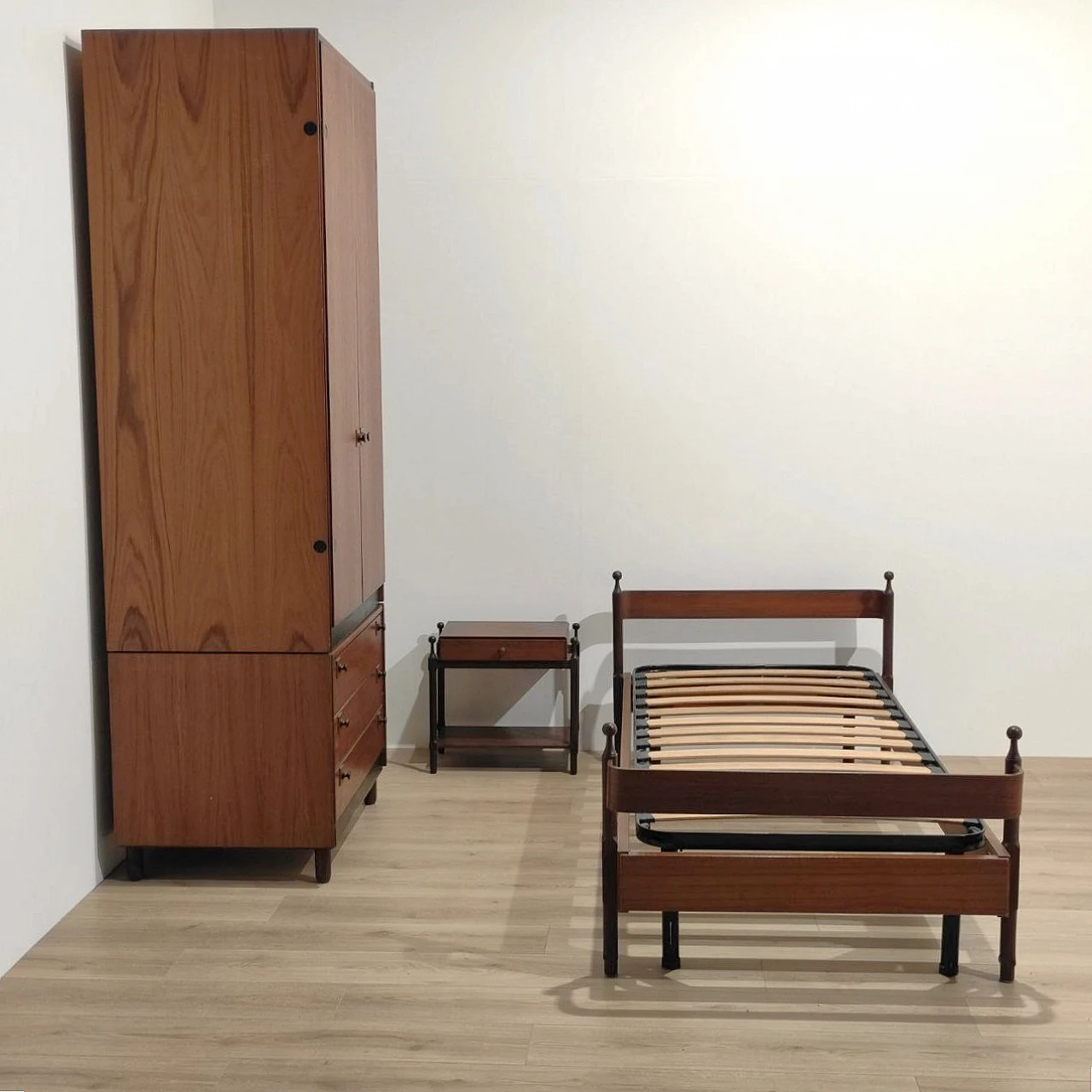 Letto con comodino e armadio in teak di F.lli Proserpio, anni '60 5