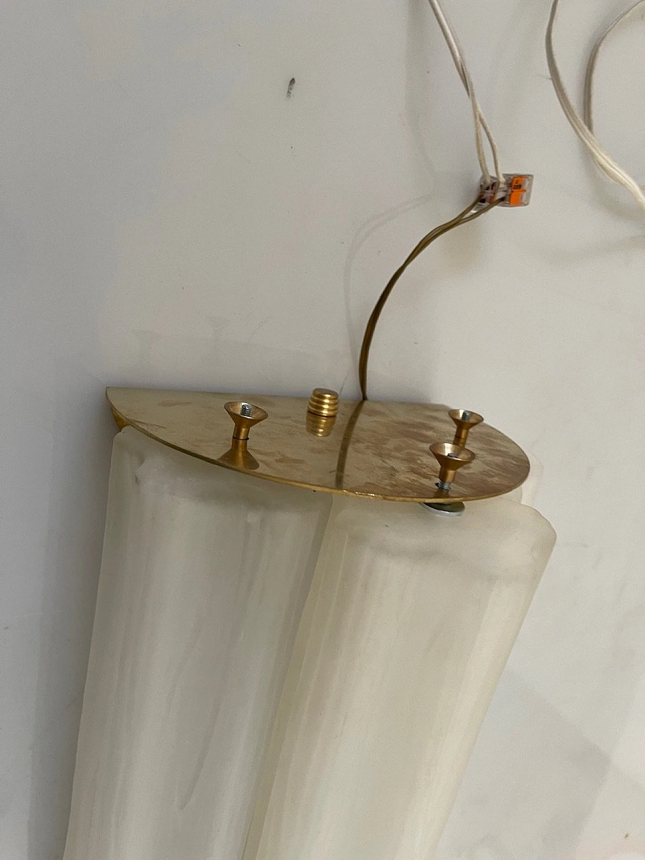 Pair of Tronchi wall lights in white Murano glass, 1970s 6