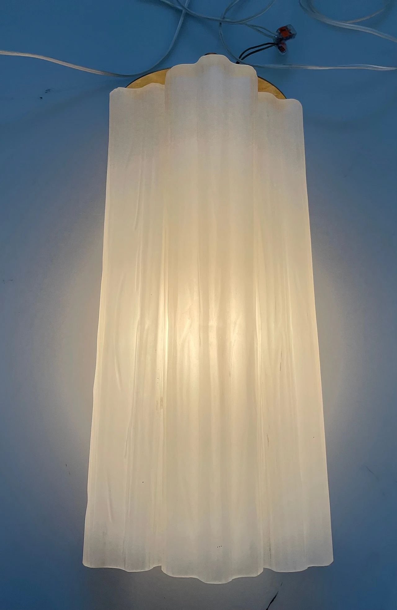 Pair of Tronchi wall lights in white Murano glass, 1970s 8