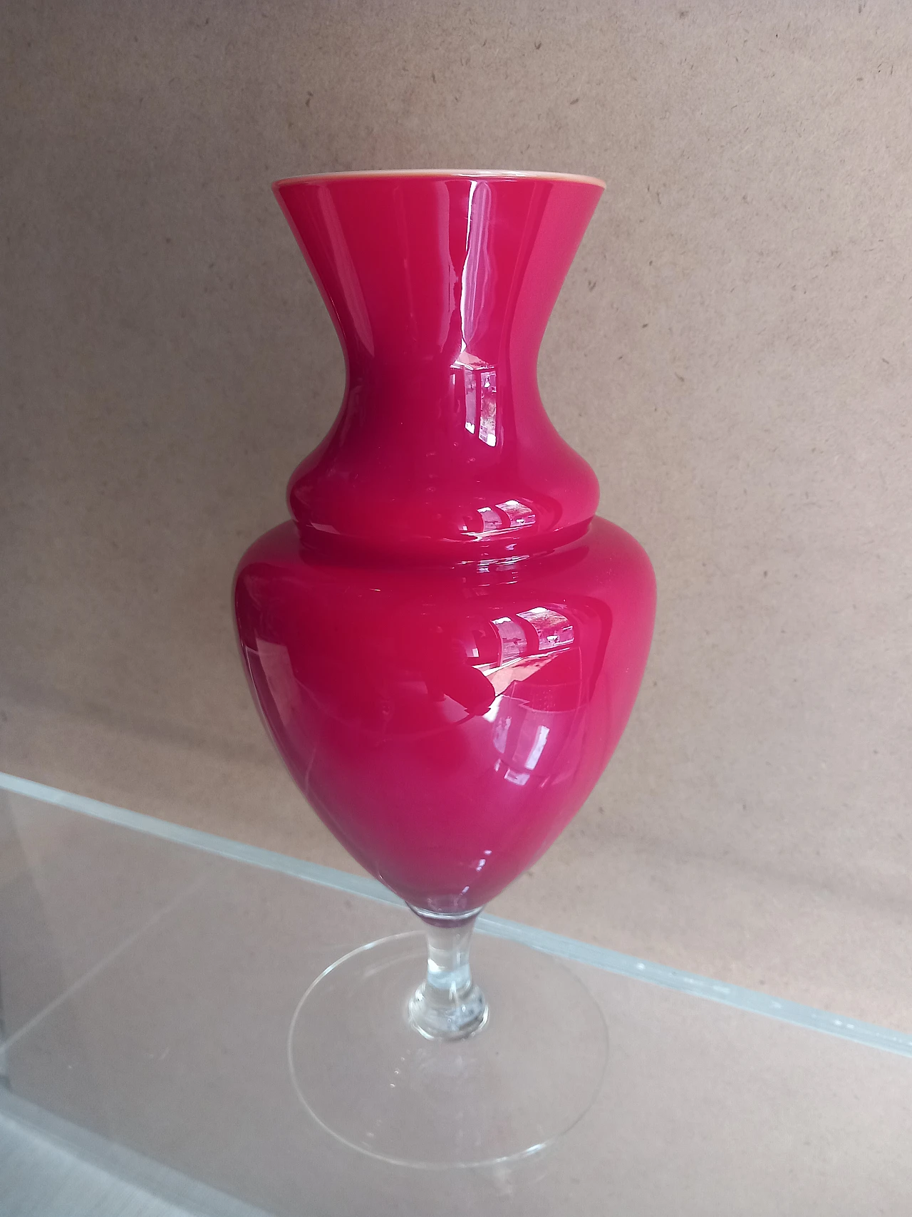 Vaso di vetro opalino rosso rubino anni 60-70 Italia 2