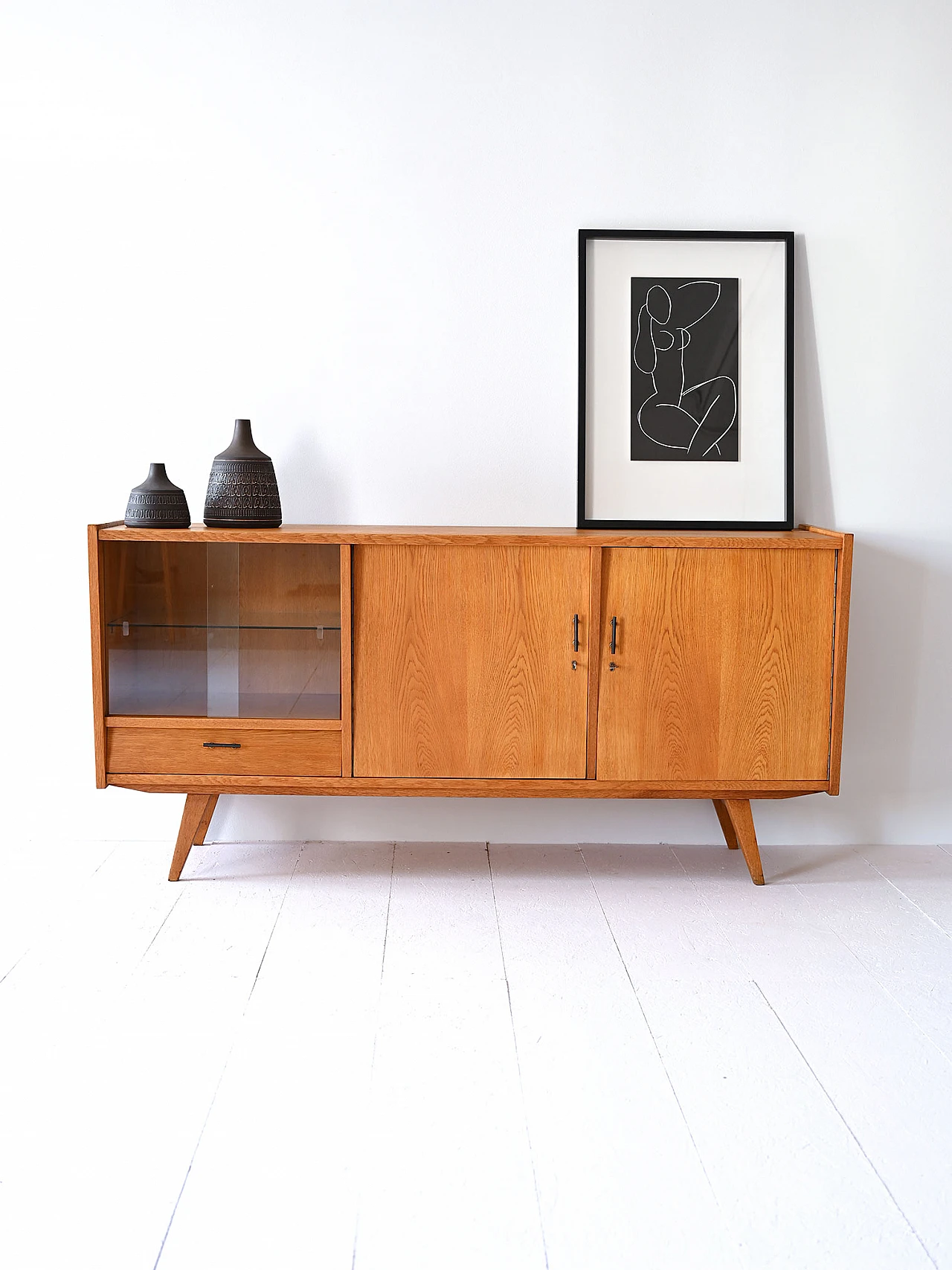 Credenza in rovere con vetrinetta, anni '60 1