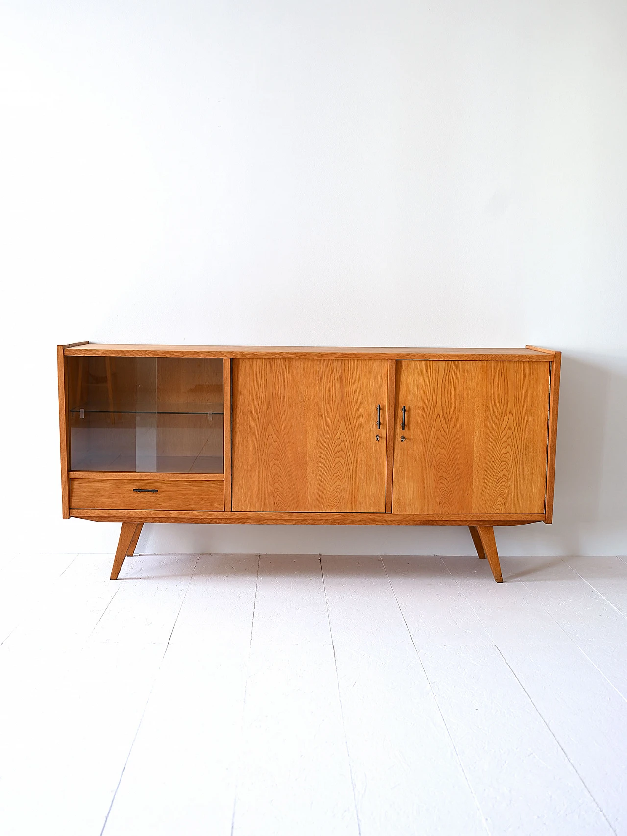 Credenza in rovere con vetrinetta, anni '60 2