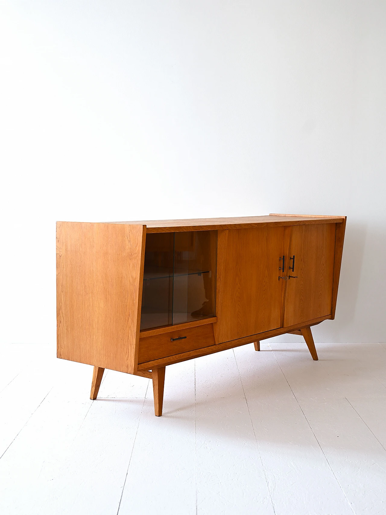 Credenza in rovere con vetrinetta, anni '60 4