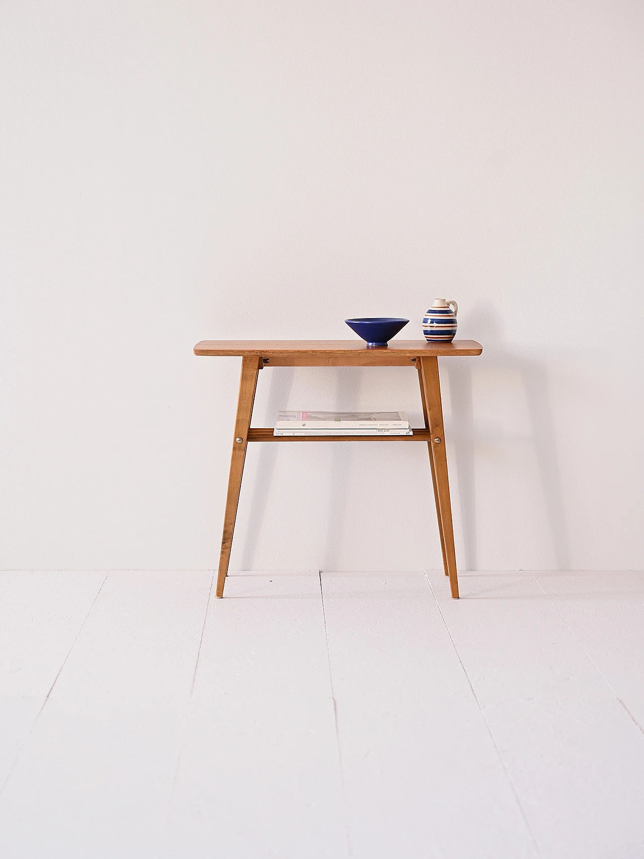 Tavolino scandinavo con piano in teak e gambe in betulla, anni '60 1