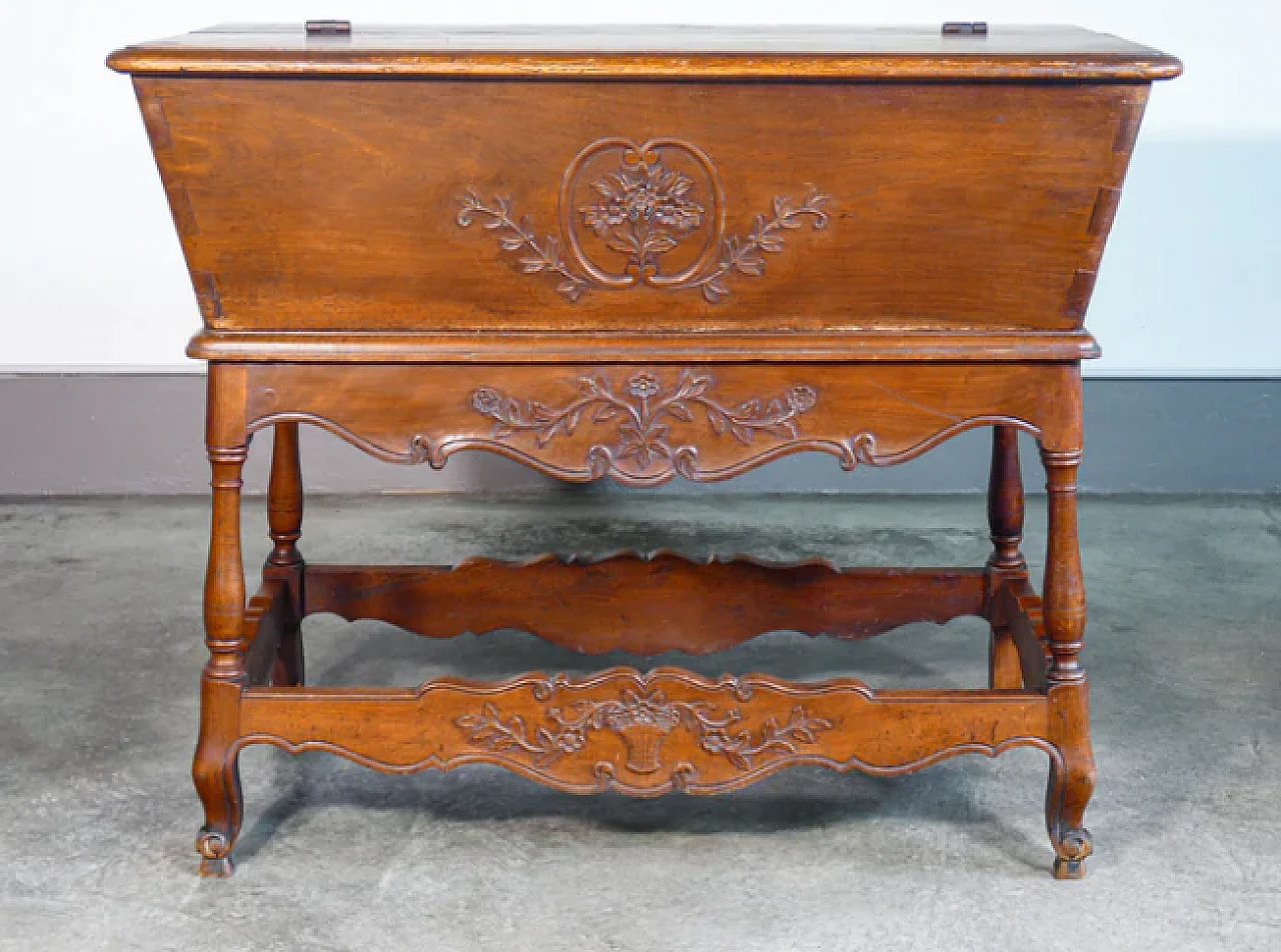 Walnut sideboard with base decorated in bas-relief, 19th century 2